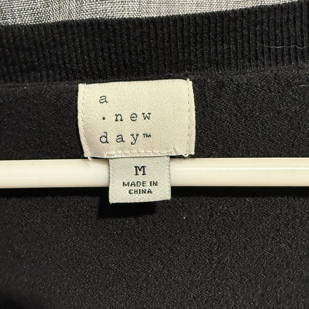 A New Day Sweater Size Medium Black V Neck Knit Top Fine Gauge Pullover - Picture 2 of 6